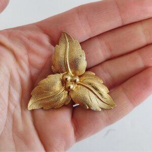 Vintage Brushed Textured Gold Tone Brooch Pin Berries And Leaves